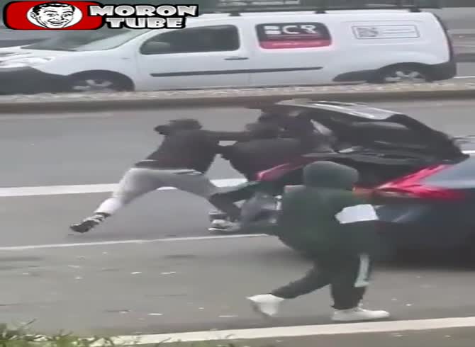 Video :A man in Bagneux, France, was attacked for his phone